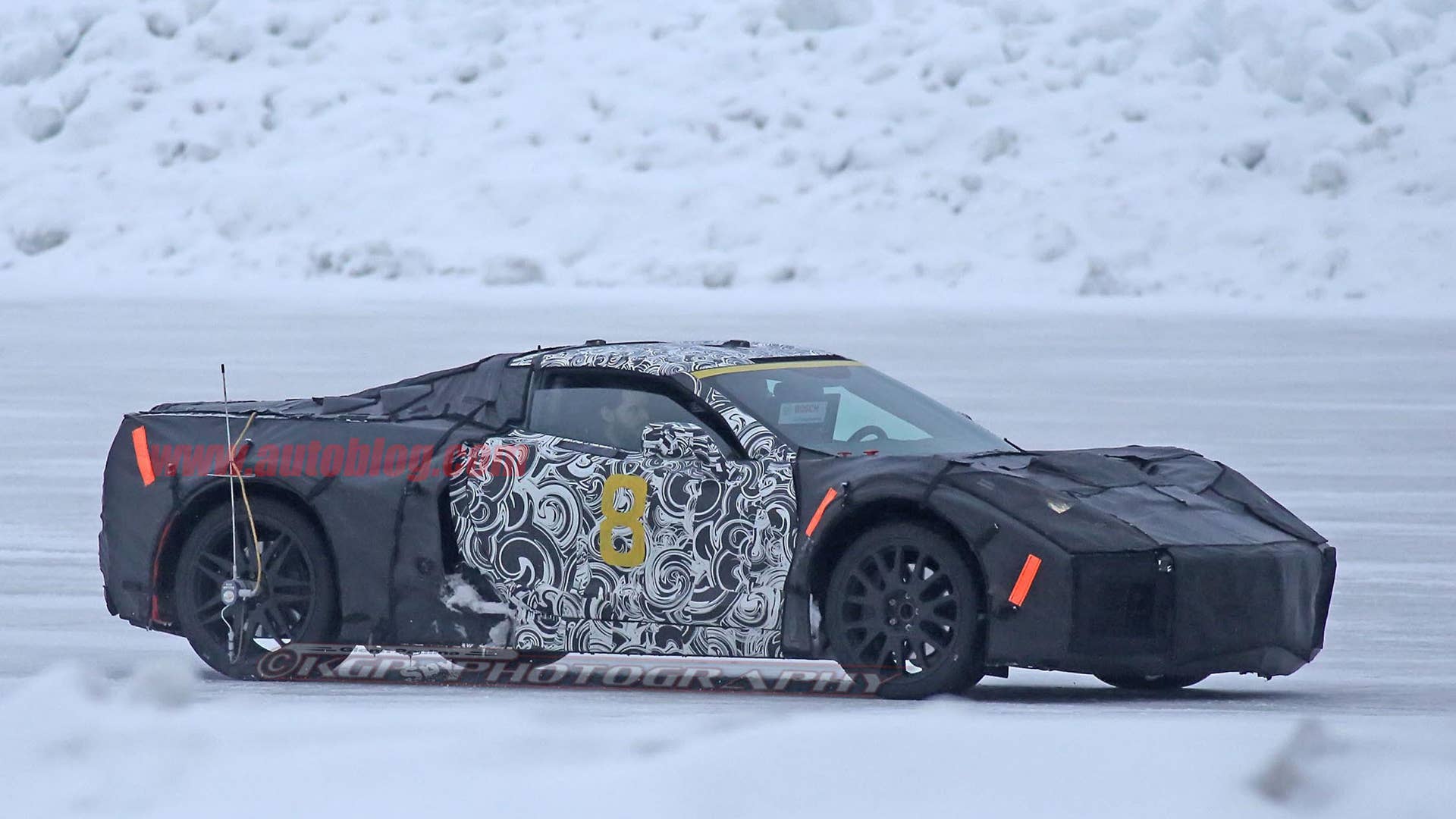 Chevrolet Corvette C8 side