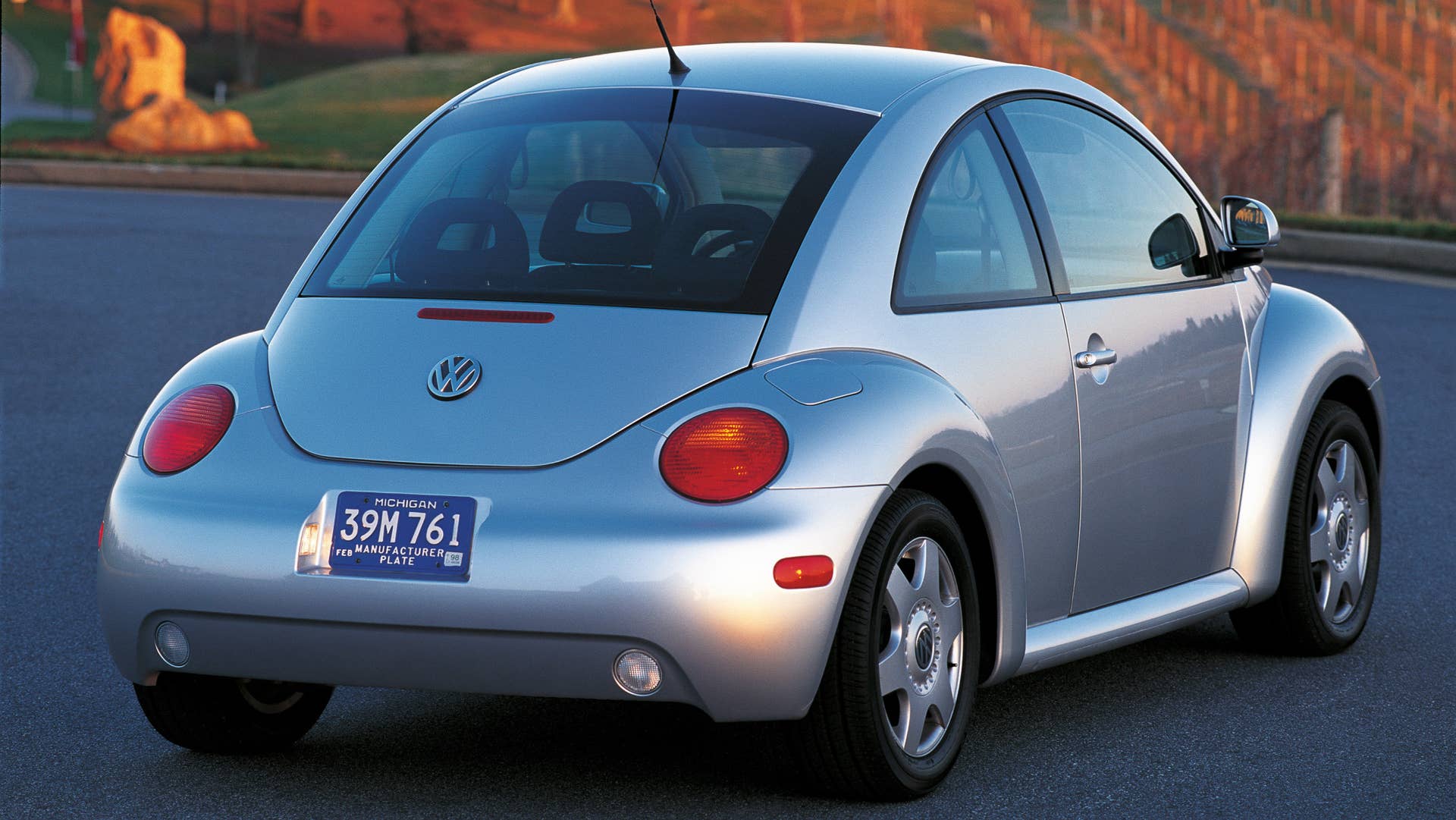Volkswagen New Beetle in silver