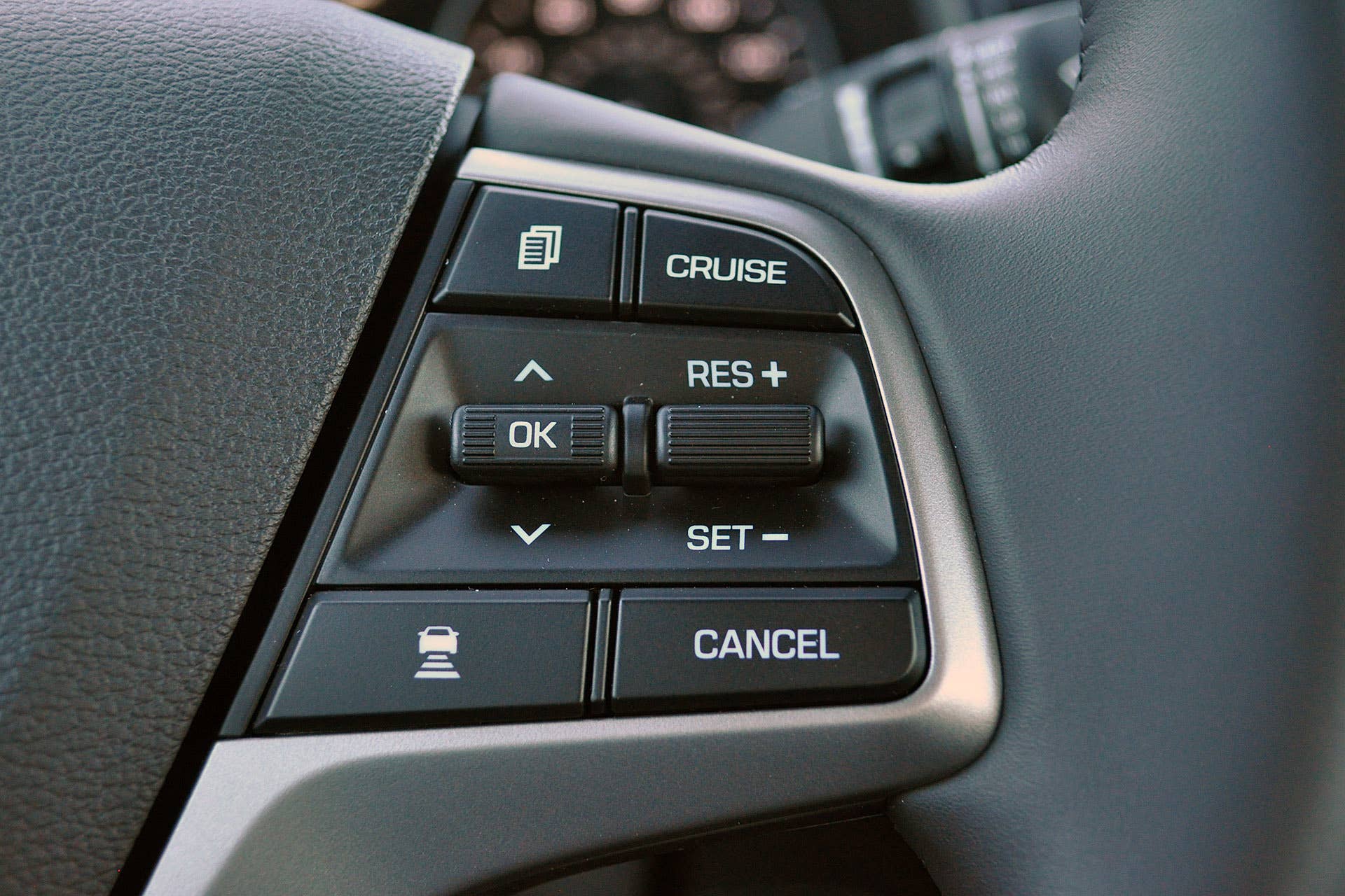 2017 Hyundai Elantra steering wheel controls