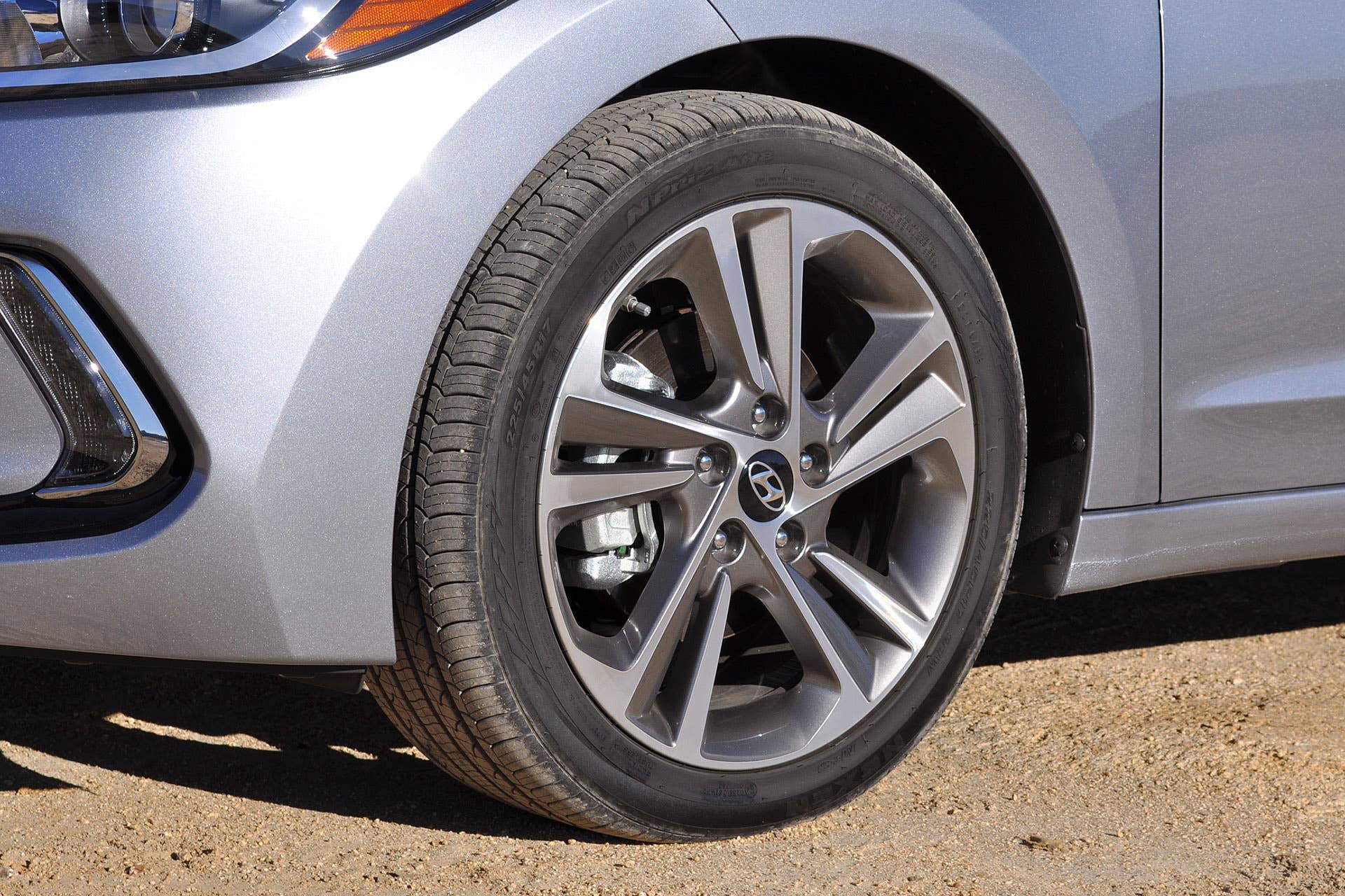 2017 Hyundai Elantra wheel