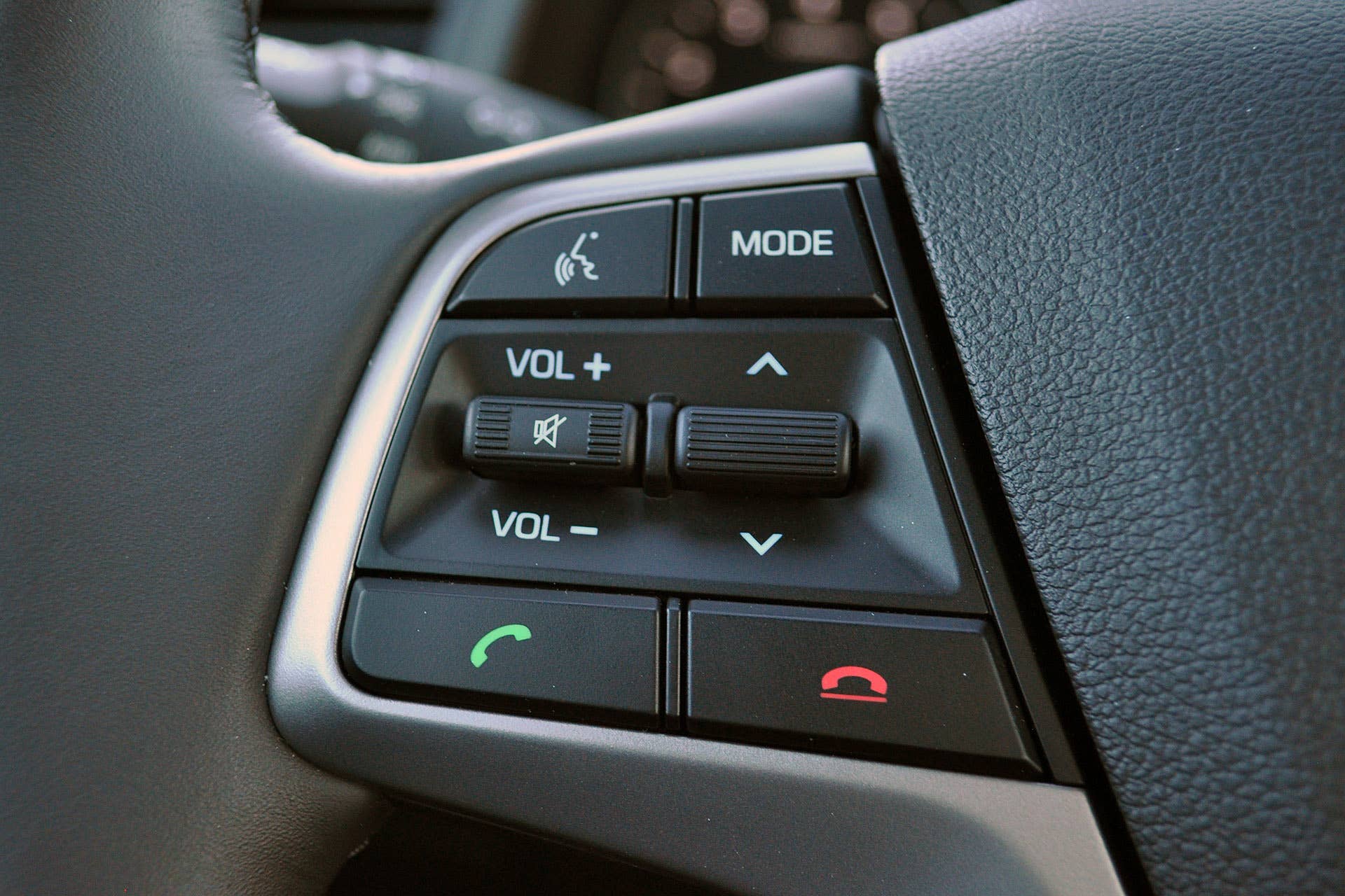 2017 Hyundai Elantra steering wheel controls