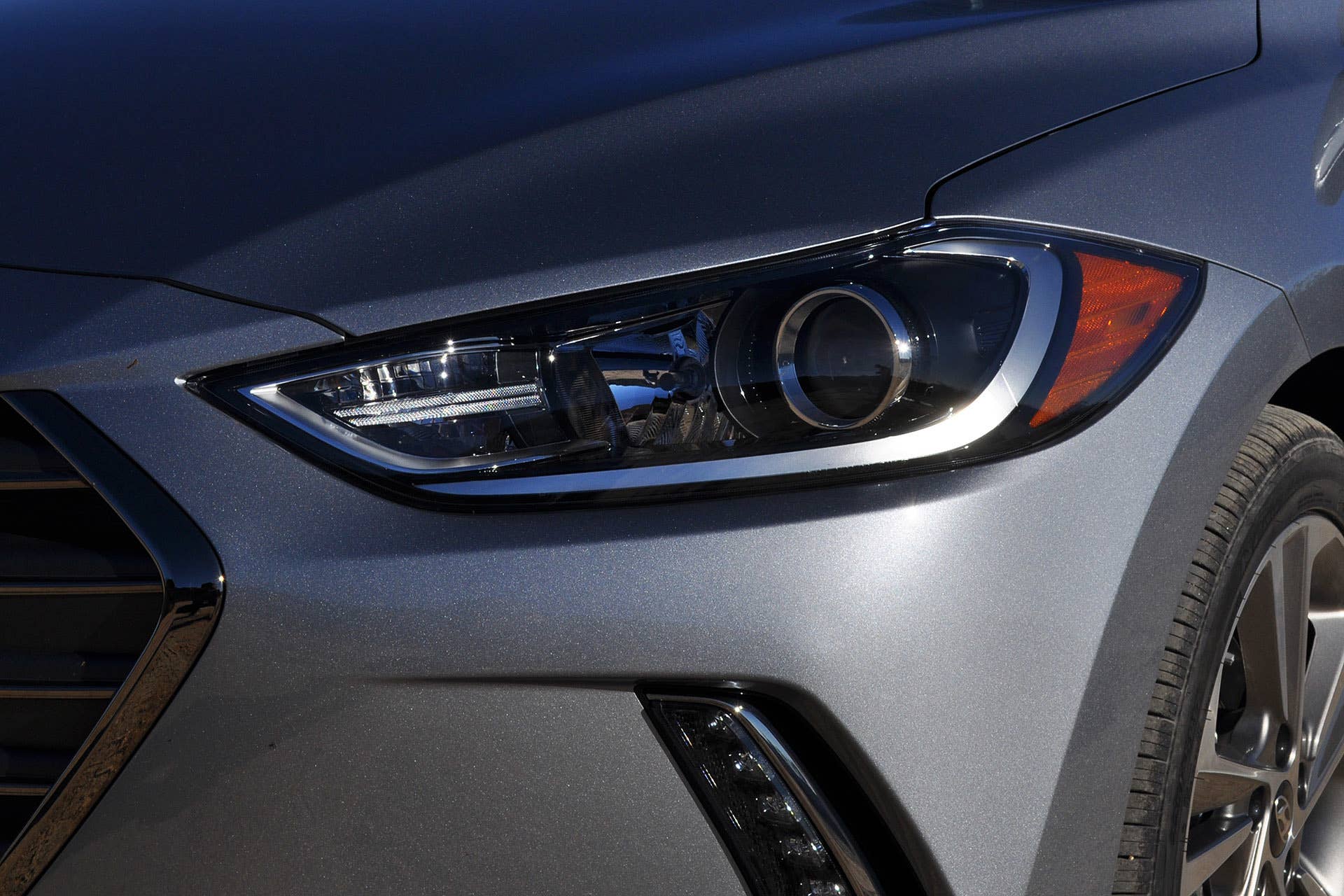 2017 Hyundai Elantra headlight