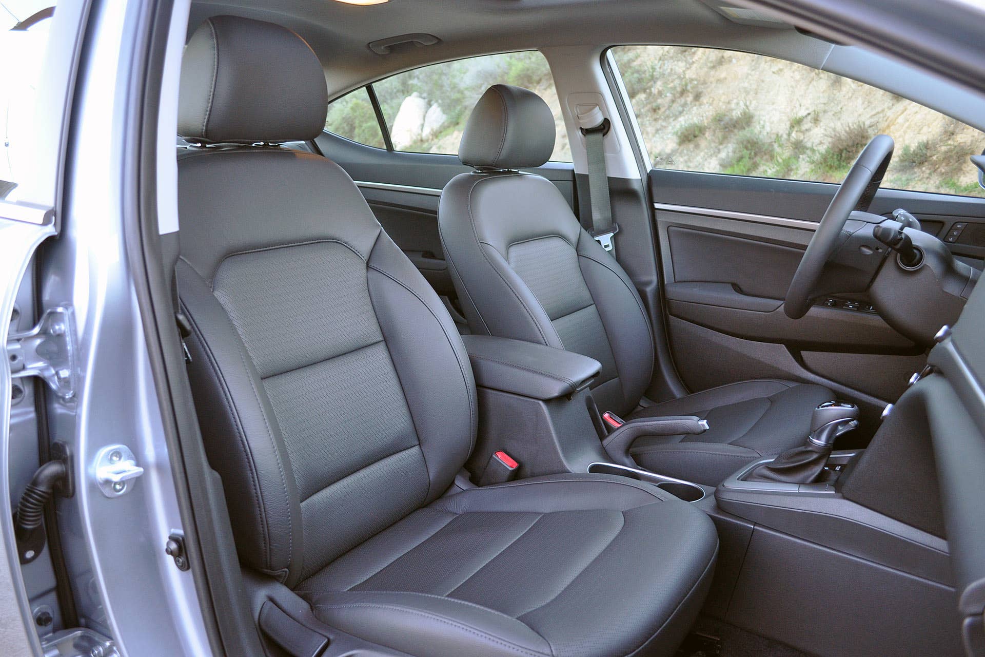 2017 Hyundai Elantra front seats