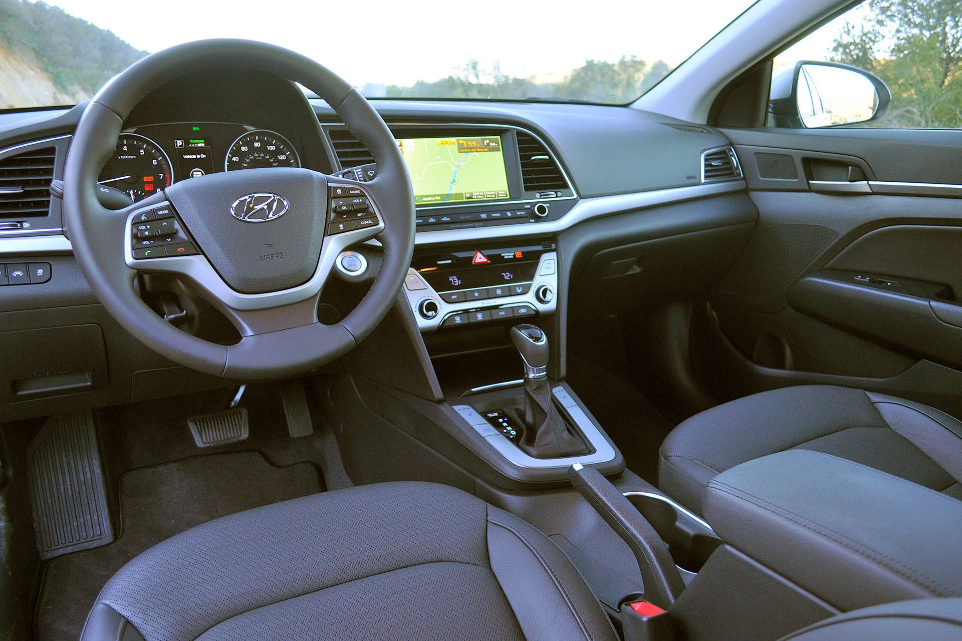 2017 Hyundai Elantra interior