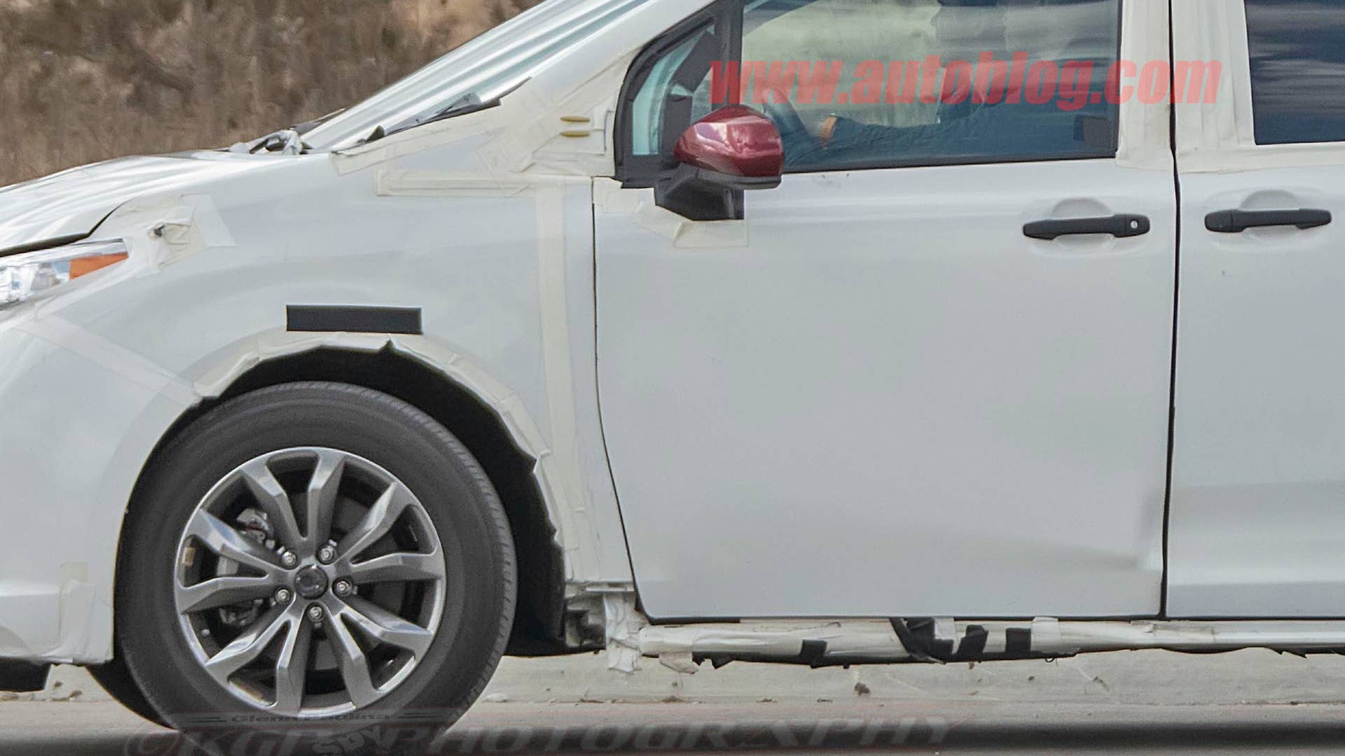 Toyota Sienna test mule spied