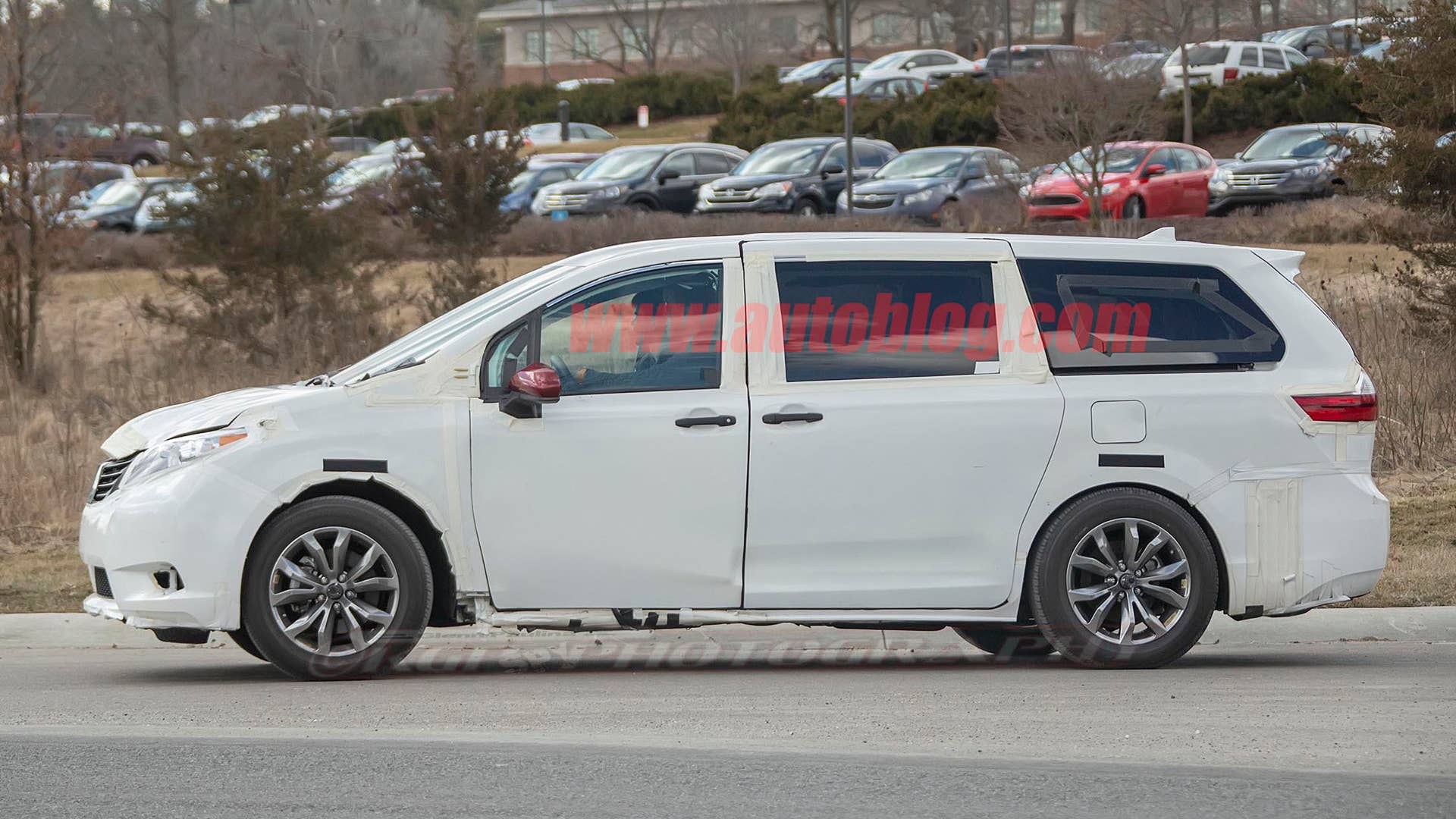 Toyota Sienna test mule spied