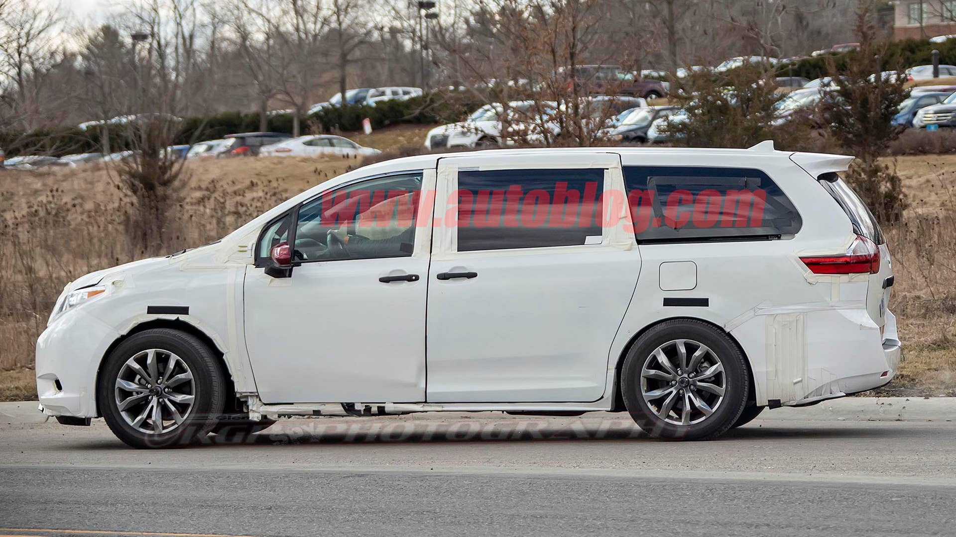 Toyota Sienna test mule spied