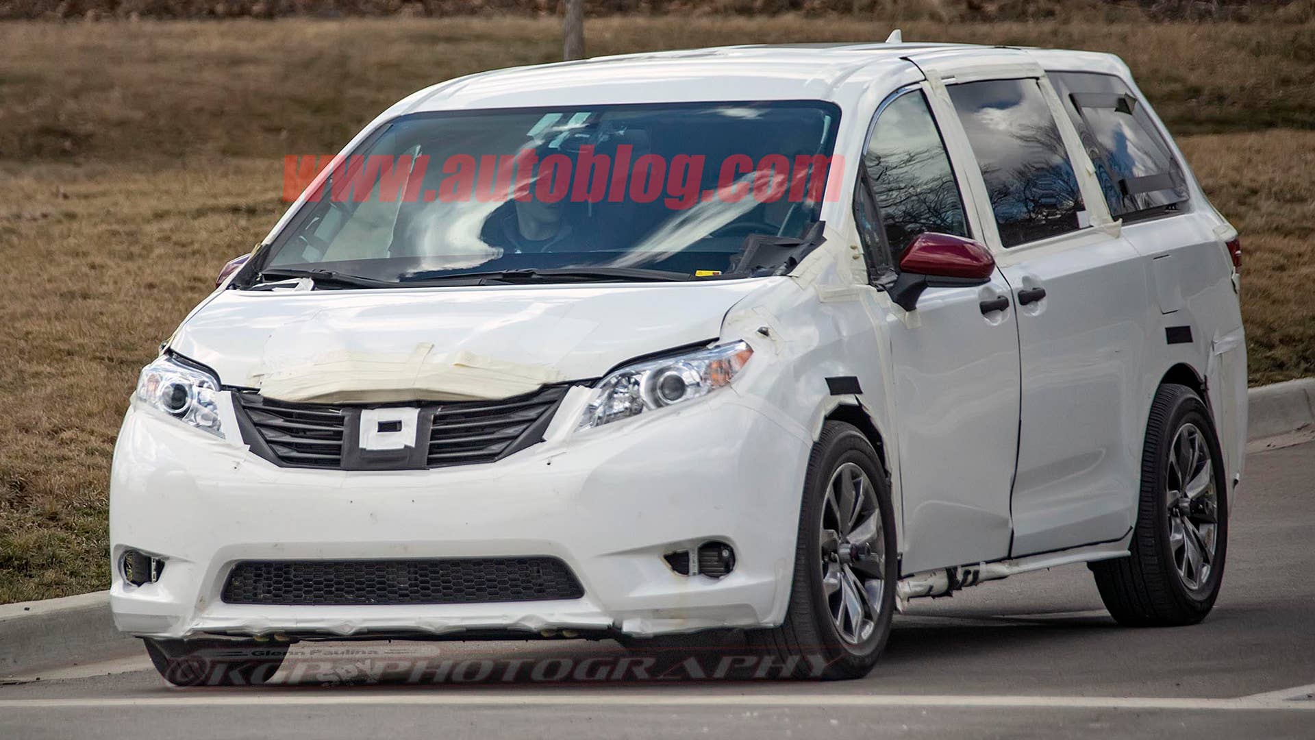 Toyota Sienna test mule spied