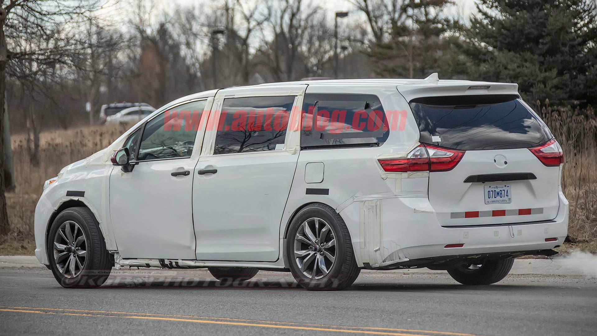 Toyota Sienna test mule spied