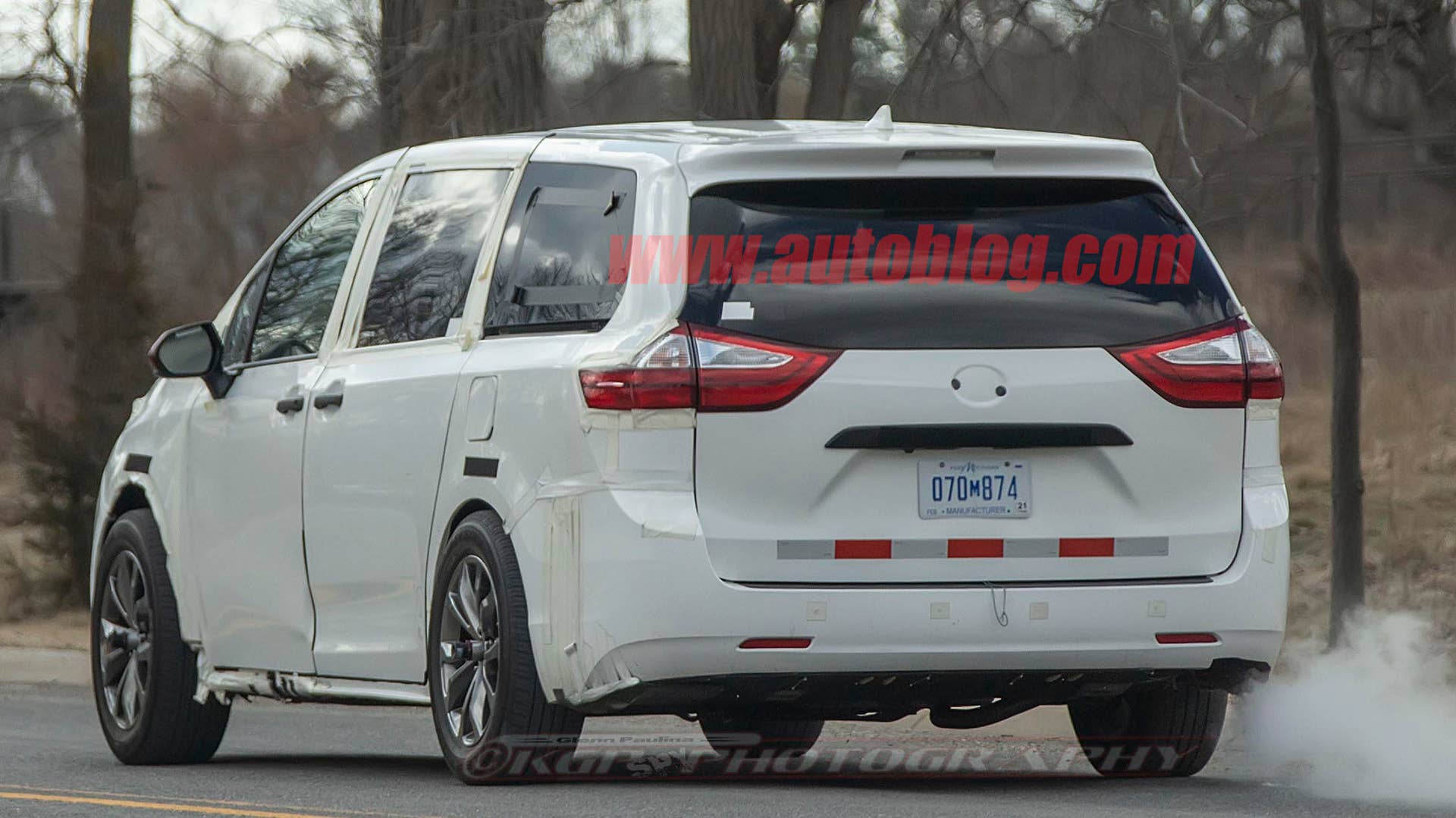 Toyota Sienna test mule spied