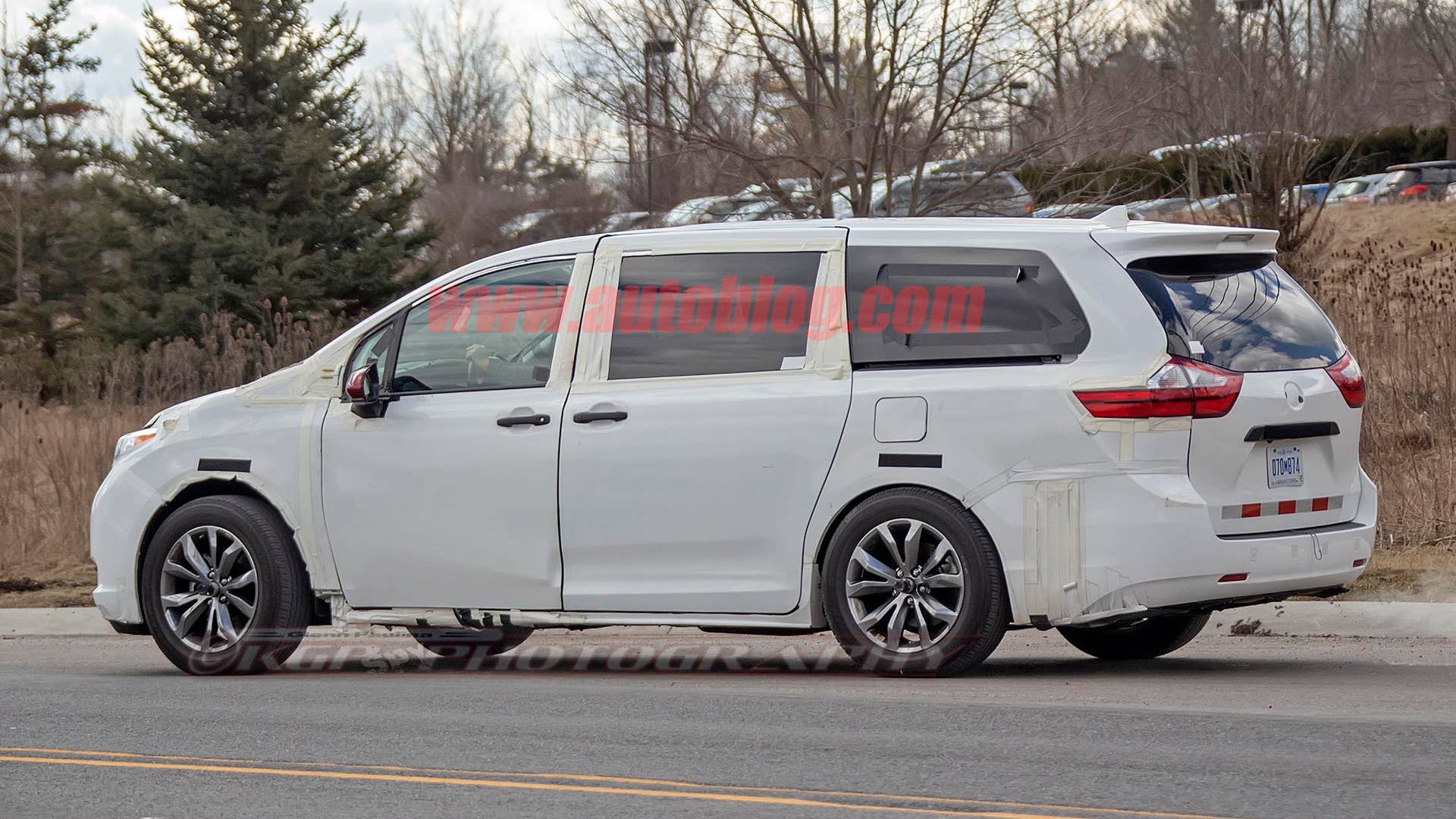 Toyota Sienna test mule spied