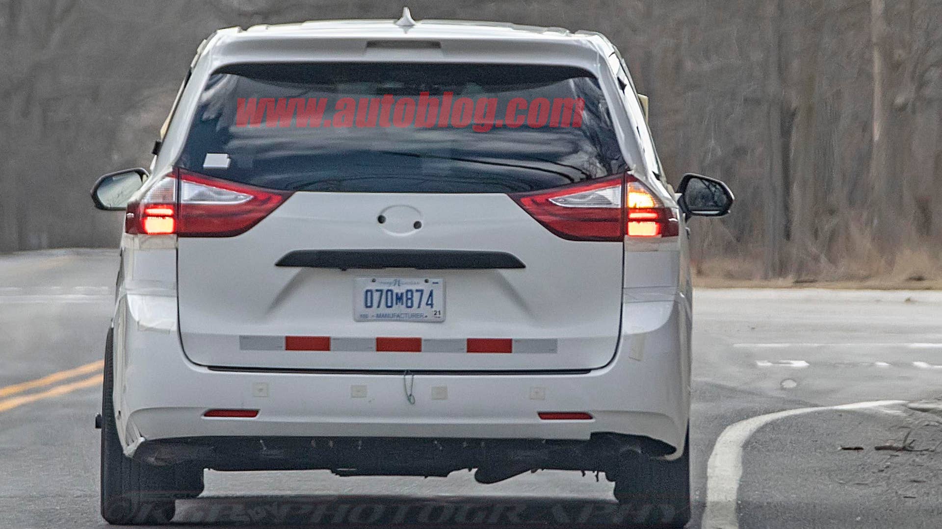 Toyota Sienna test mule spied