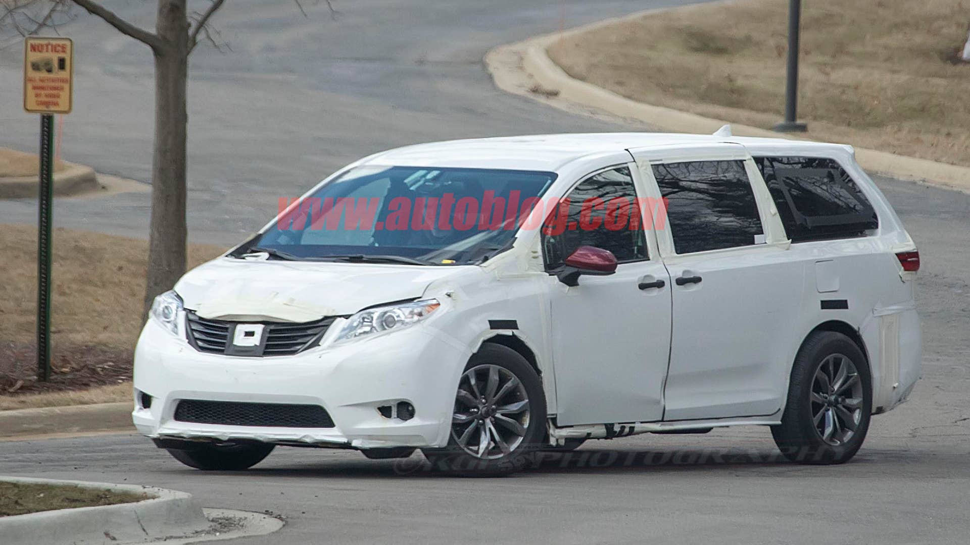 Toyota Sienna test mule spied