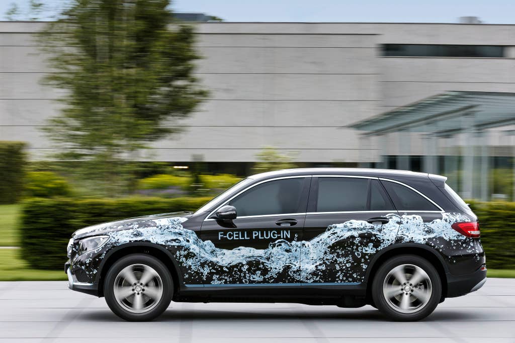 Die nächste Generation Brennstoffzellenfahrzeug von Mercedes-Benz: Prototyp des Mercedes-Benz GLC-F-CELL ; The next generation Mercedes-Benz fuel cell electric vehicle: Mercedes-Benz GLC F-CELL prototype;