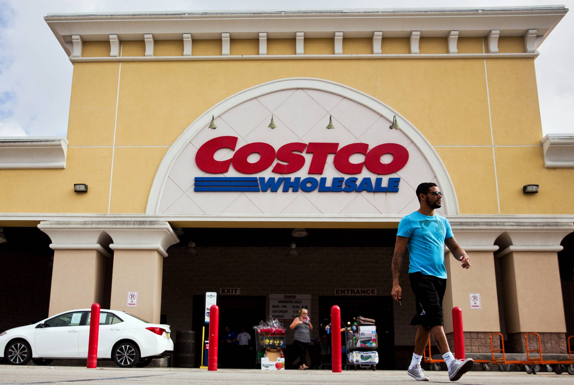 A man exits a Costco Wholesale Corp. store in Miami, Florida, U.S., on Monday, Dec. 5, 2016. Costco Wholesale Corp. is scheduled to release earnings figures on December 8. Photographer: Scott McIntyre/Bloomberg via Getty Images