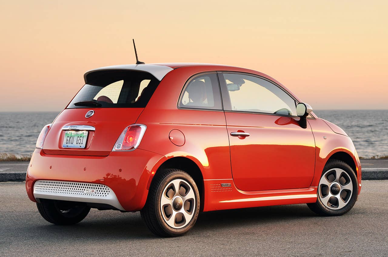 2014 Fiat 500e rear 3/4 view