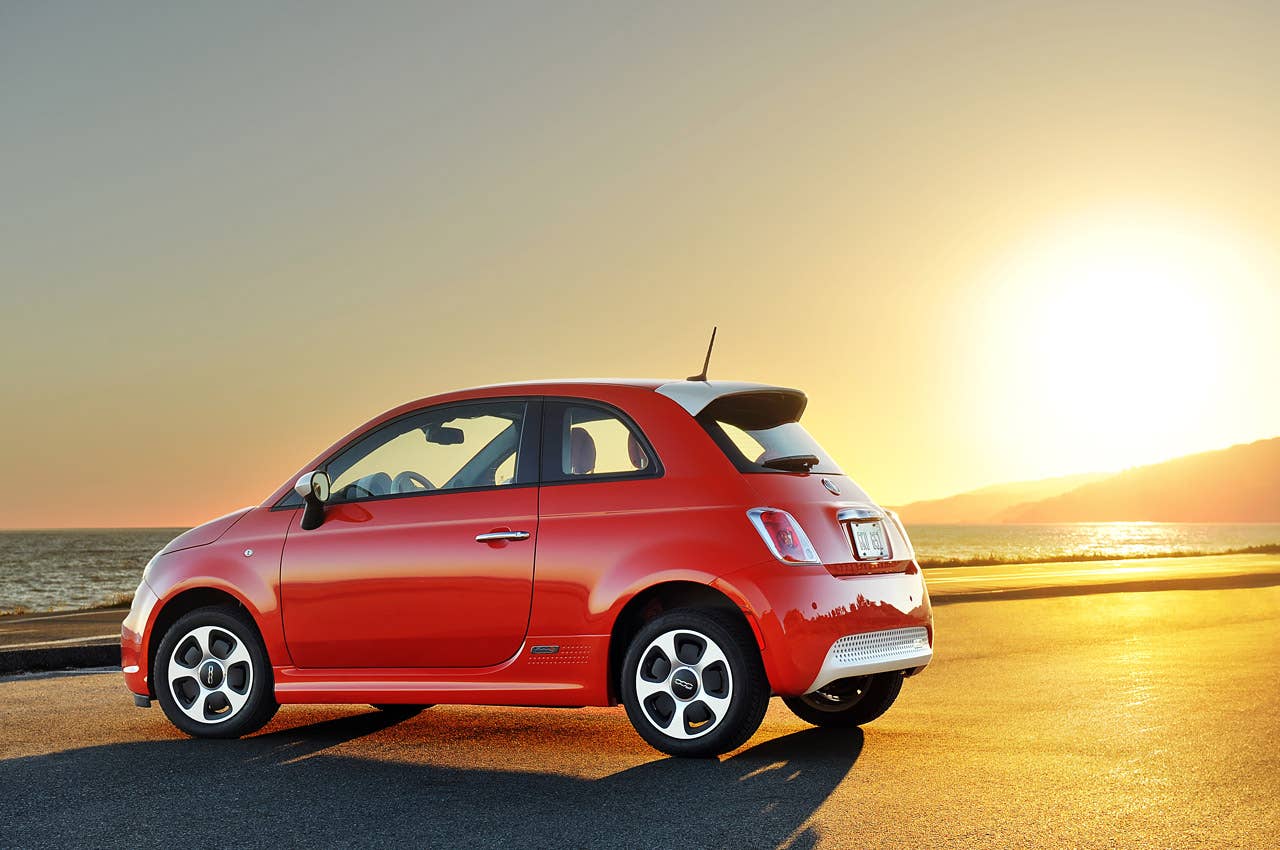 2014 Fiat 500e rear 3/4 view