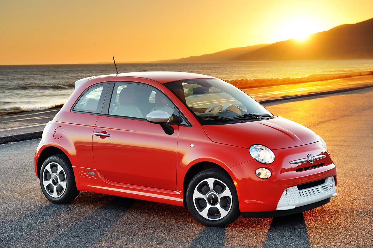 2014 Fiat 500e front 3/4 view