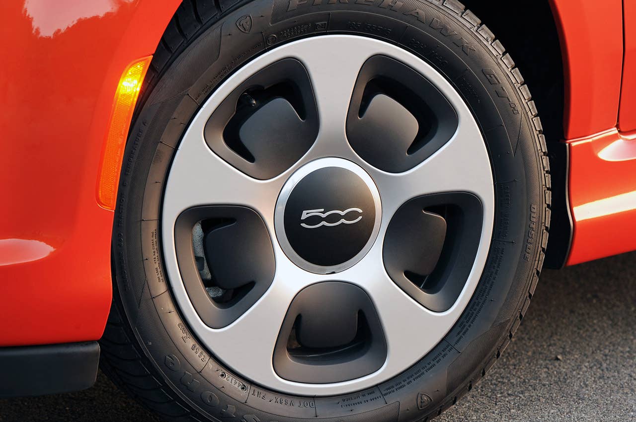 2014 Fiat 500e wheel