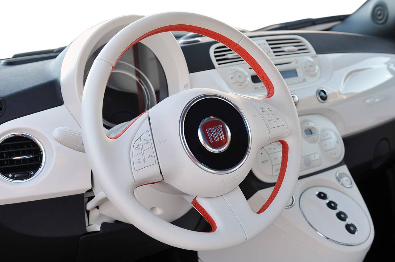 2014 Fiat 500e steering wheel