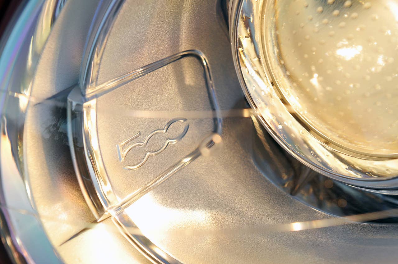 2014 Fiat 500e headlight detail