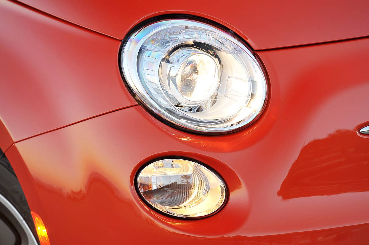 2014 Fiat 500e headlight