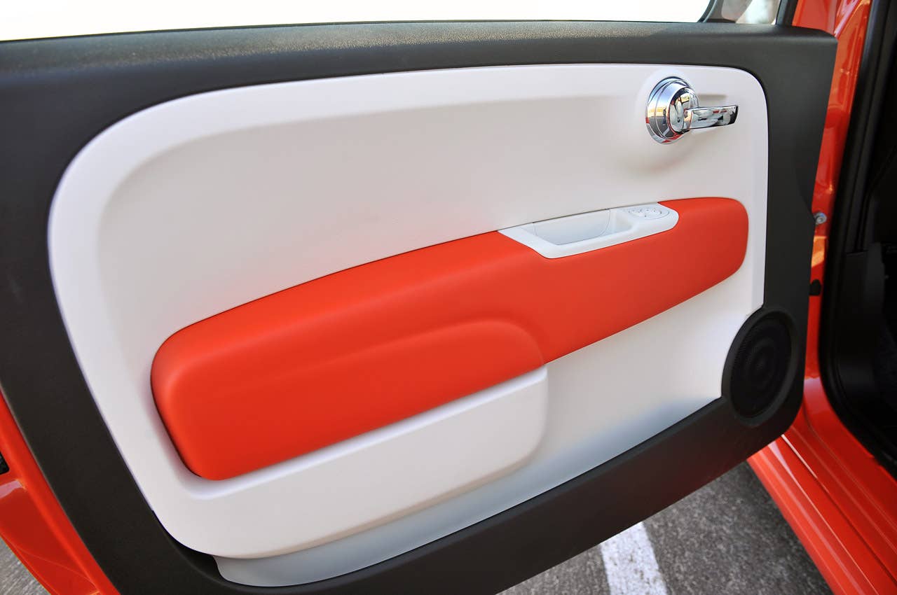 2014 Fiat 500e door