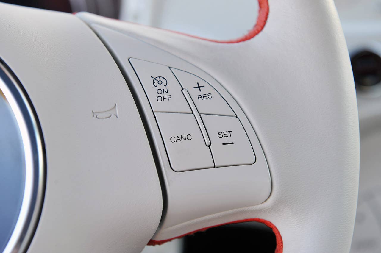 2014 Fiat 500e steering wheel controls