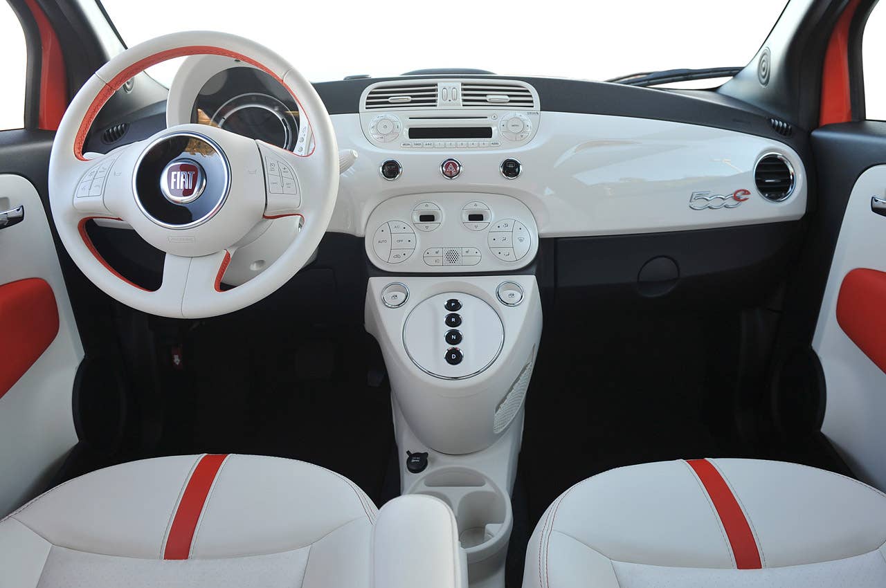 2014 Fiat 500e interior