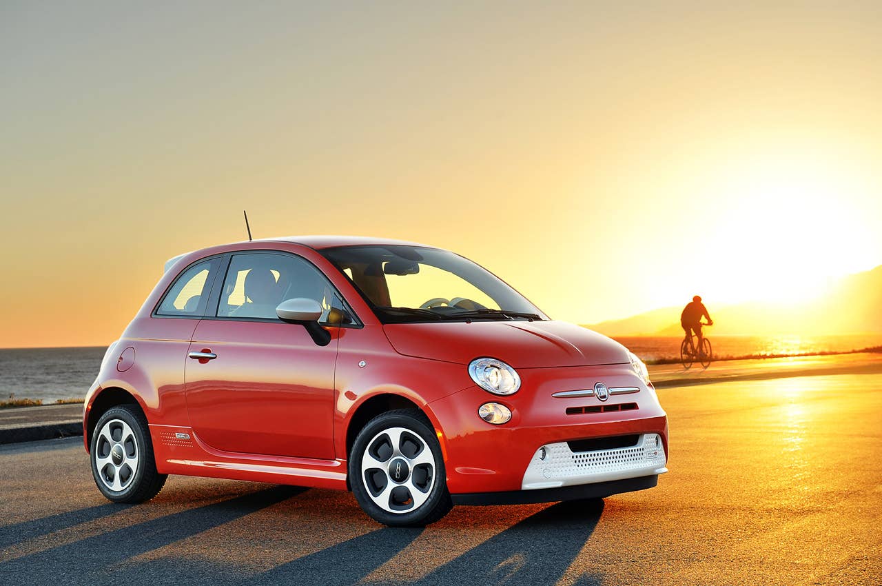 2014 Fiat 500e front 3/4 view