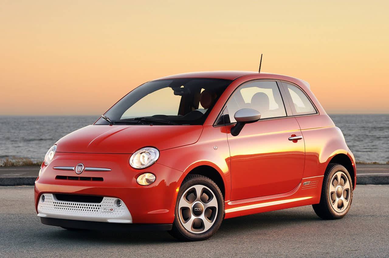 2014 Fiat 500e front 3/4 view