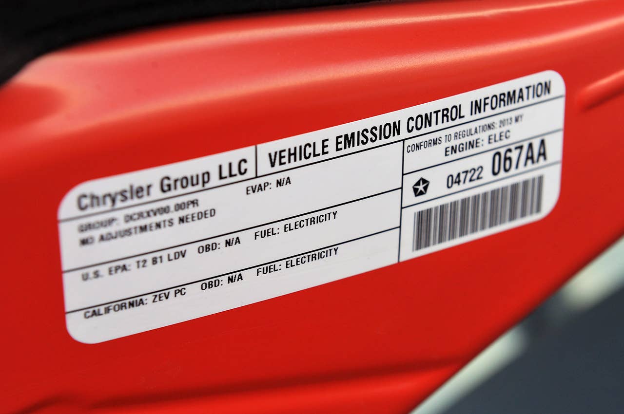 2014 Fiat 500e emissions label