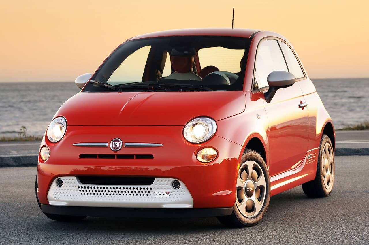 2014 Fiat 500e front 3/4 view