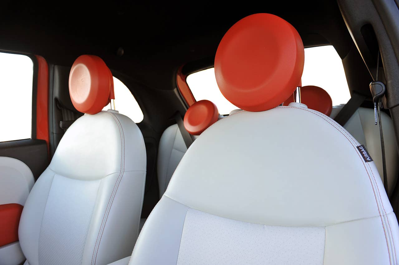 2014 Fiat 500e front seats