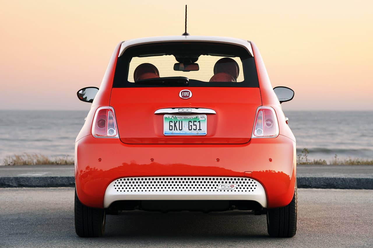 2014 Fiat 500e rear view