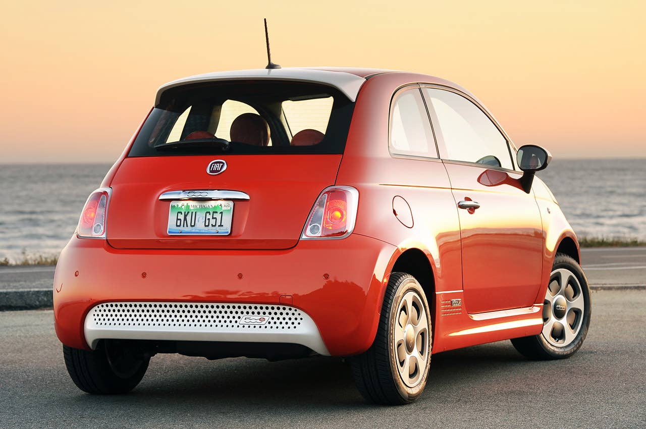 2014 Fiat 500e rear 3/4 view