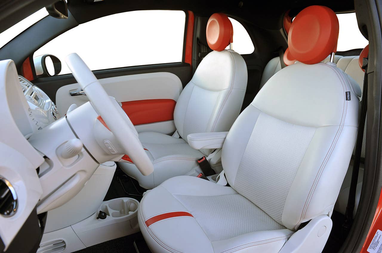 2014 Fiat 500e front seats