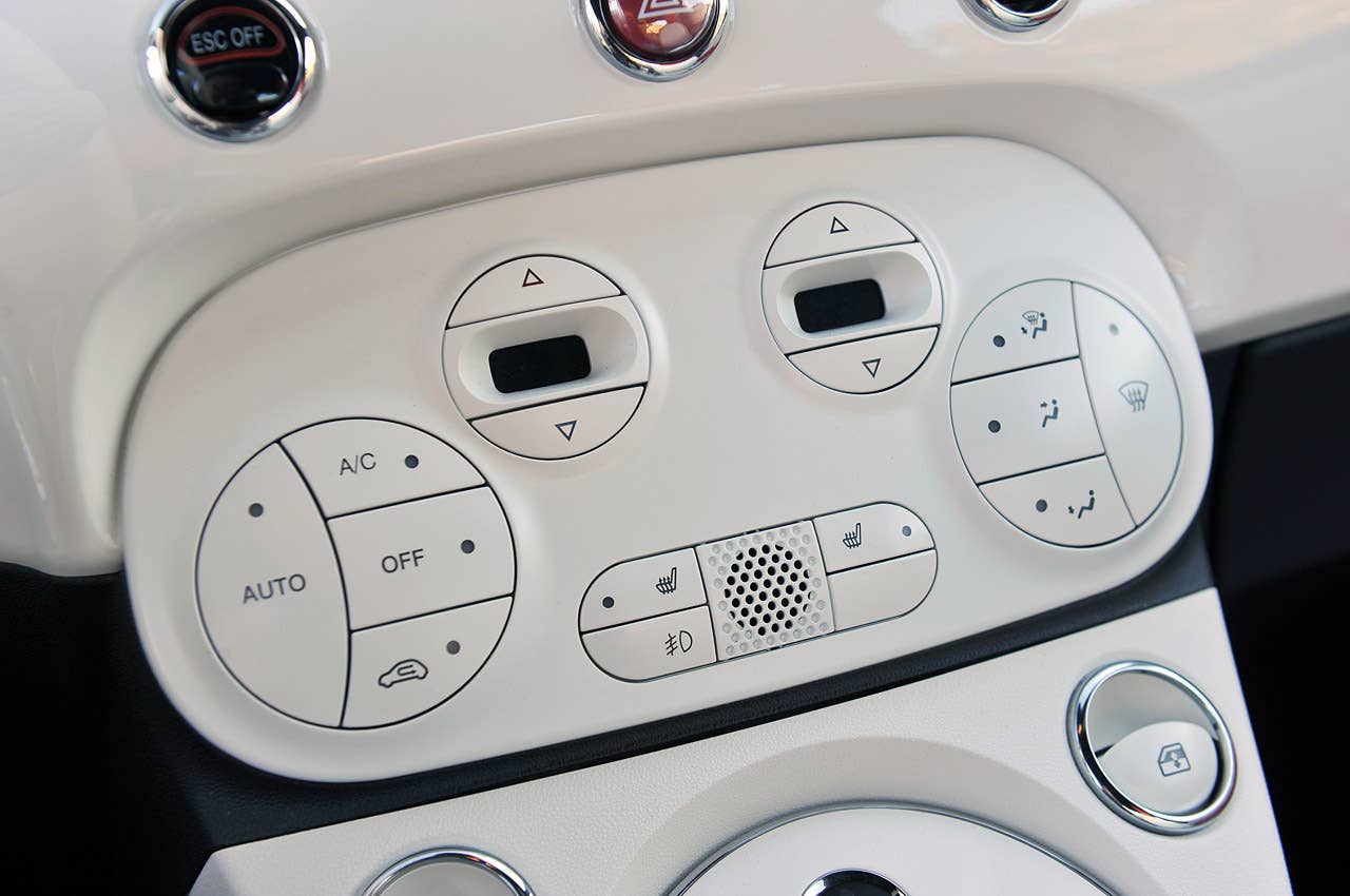 2014 Fiat 500e climate controls