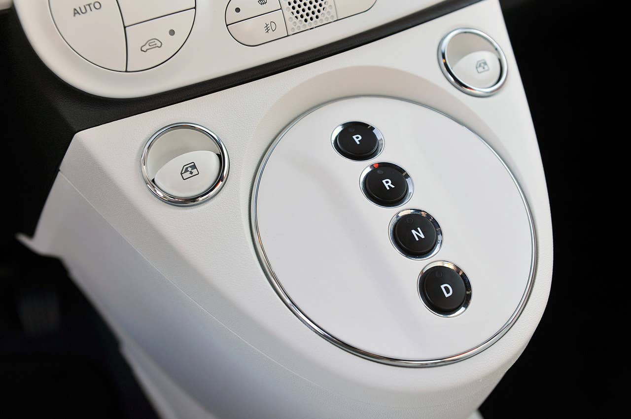 2014 Fiat 500e transmission controls