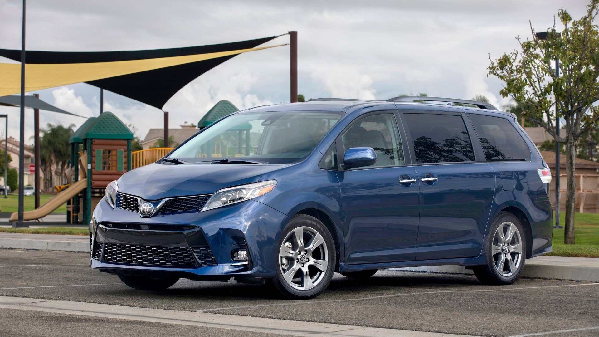 Toyota is retrofitting 2018 Camrys and Siennas with Apple CarPLay and Amazon Alexa capabilities.