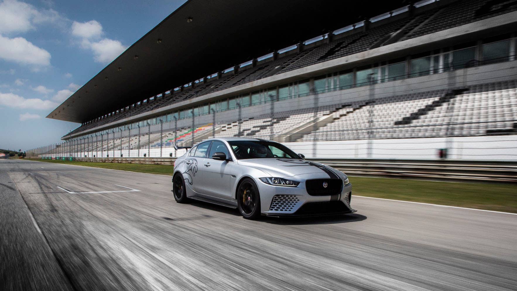 2019 Jaguar XE SV Project 8