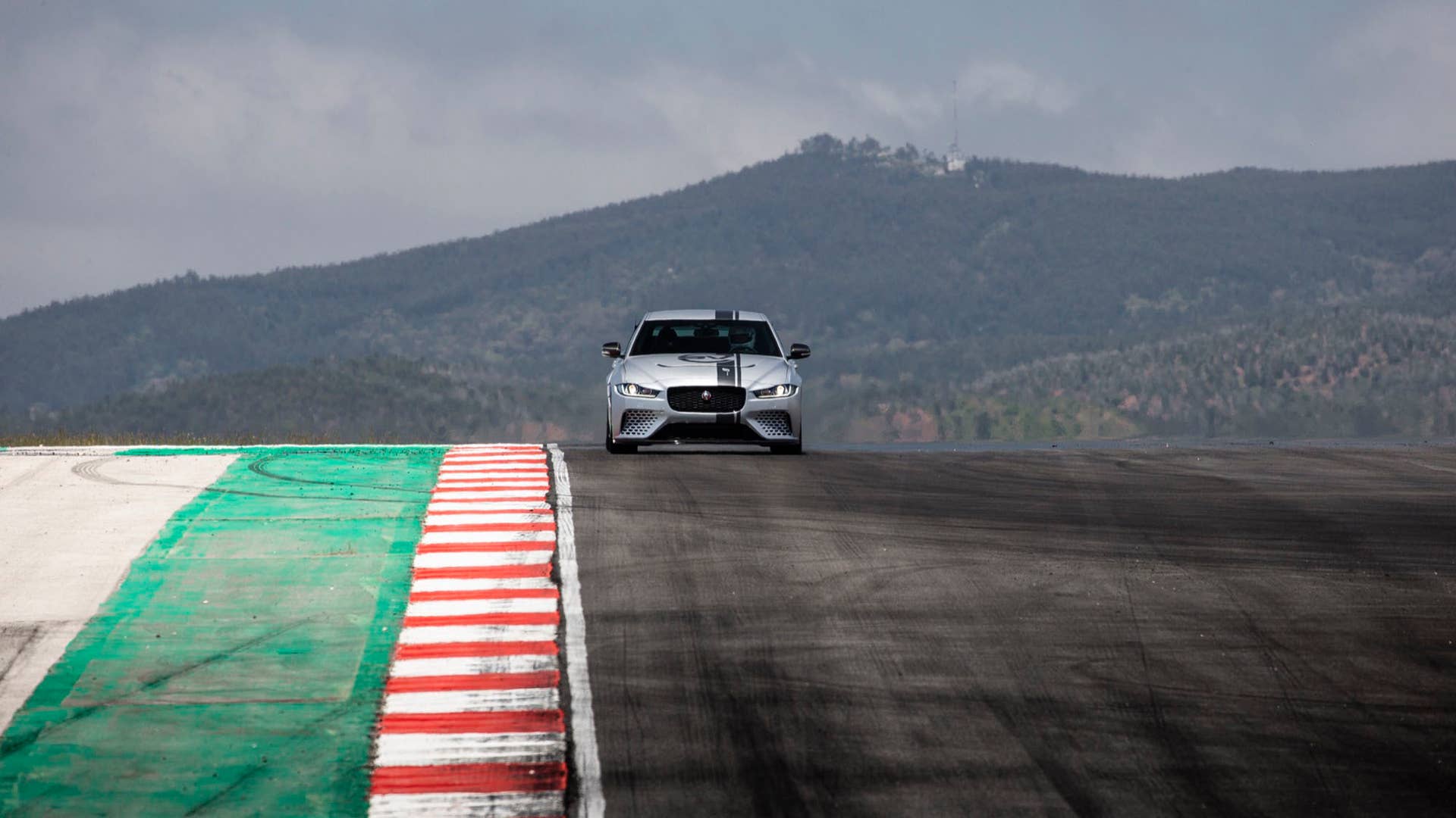 2019 Jaguar XE SV Project 8