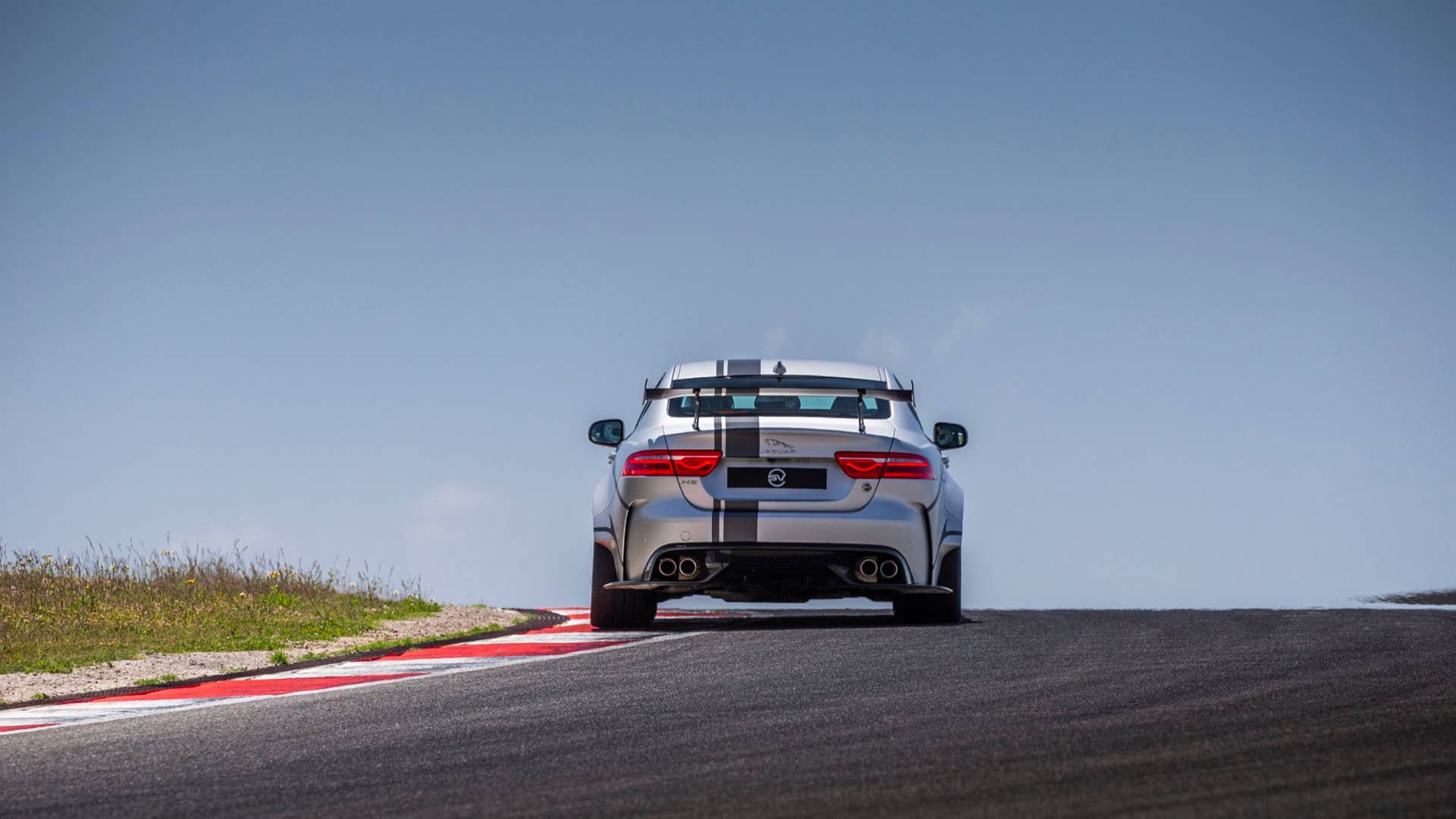 2019 Jaguar XE SV Project 8
