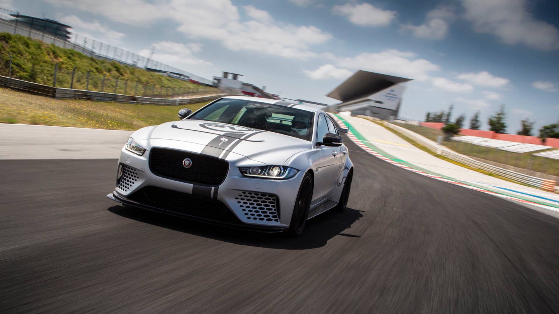 2019 Jaguar XE SV Project 8