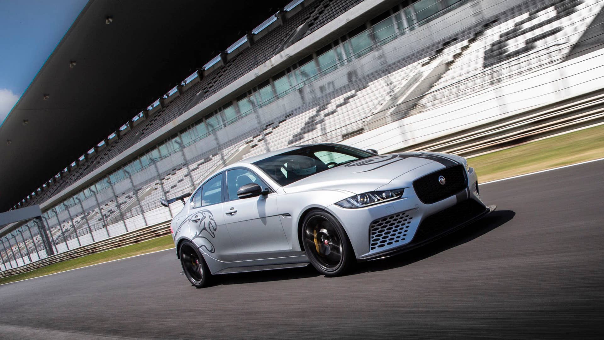2019 Jaguar XE SV Project 8