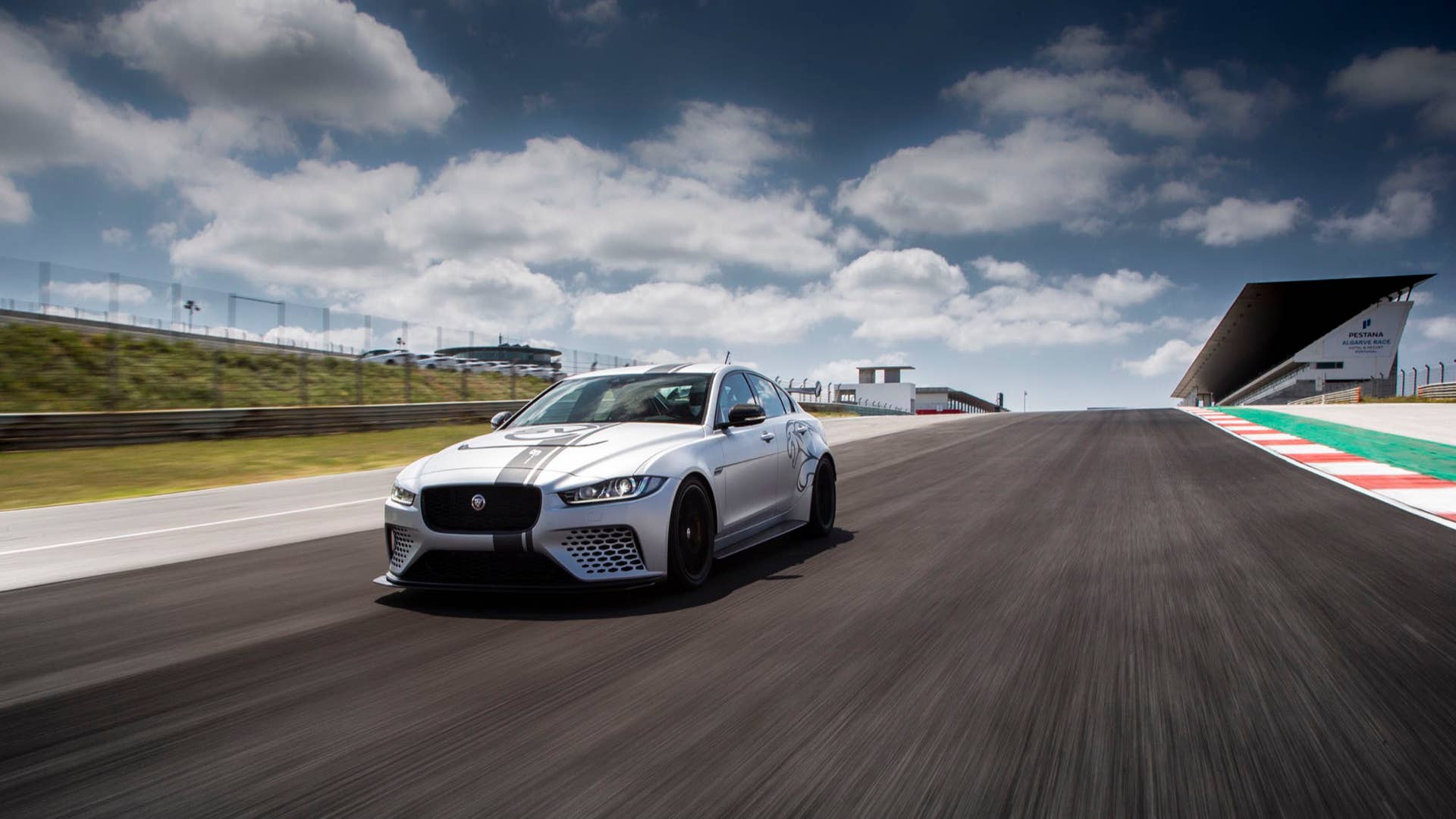 2019 Jaguar XE SV Project 8