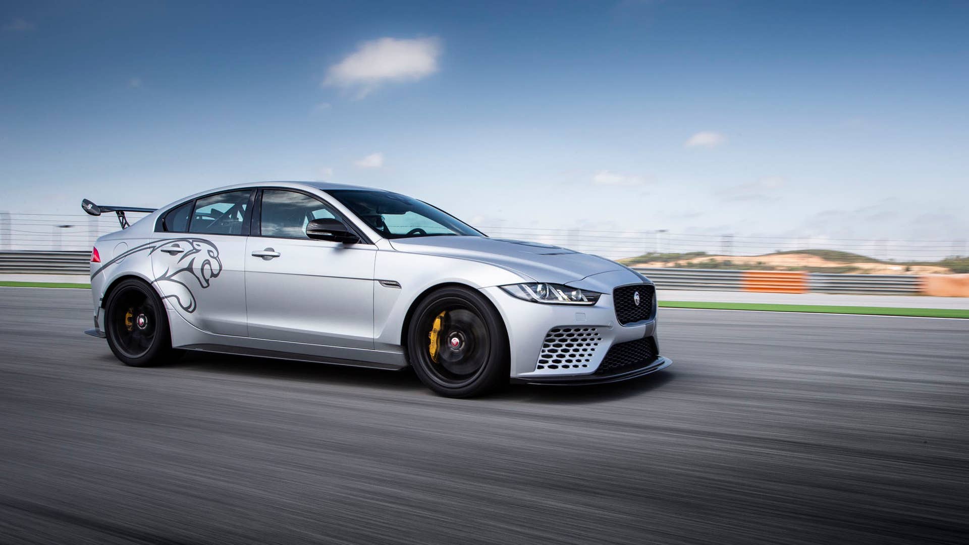 2019 Jaguar XE SV Project 8