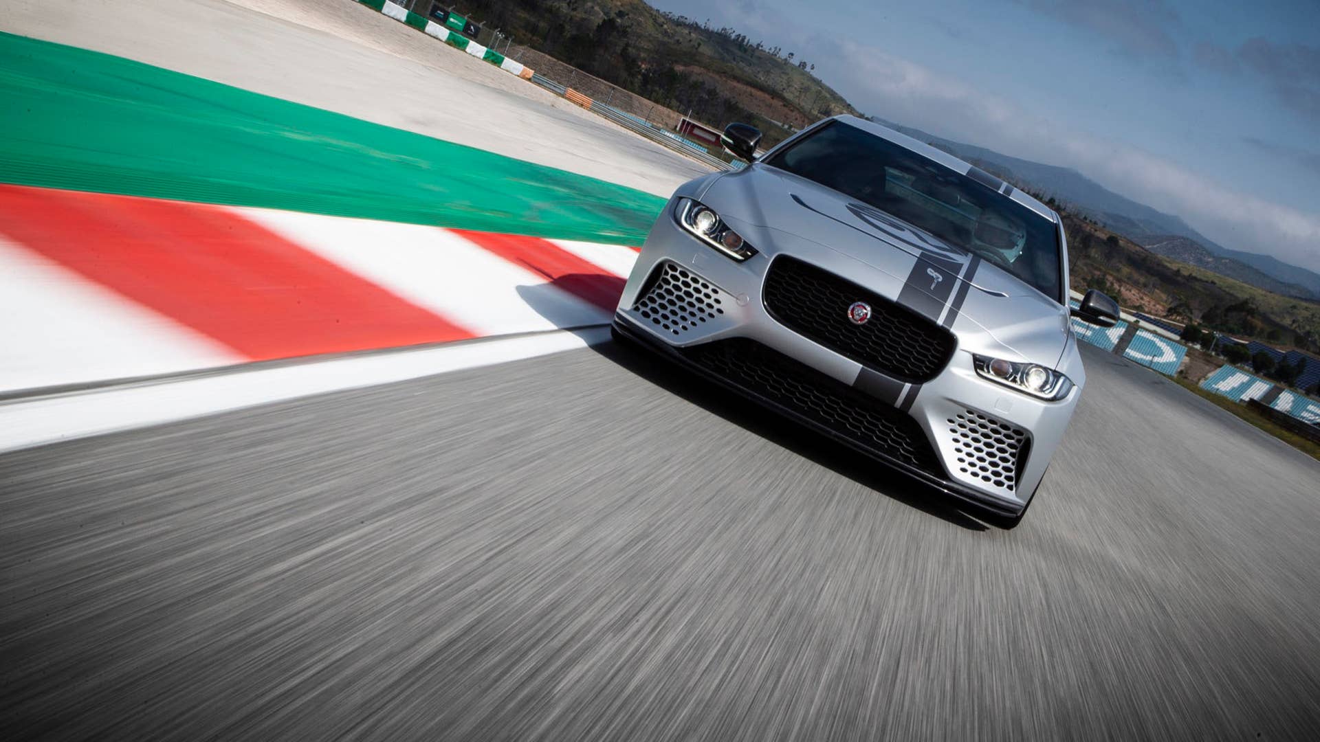 2019 Jaguar XE SV Project 8