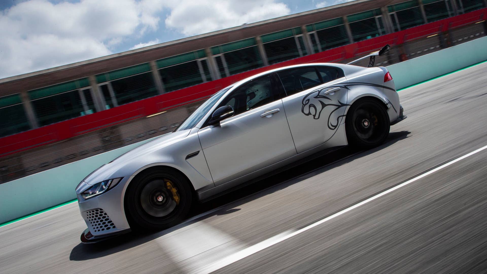 2019 Jaguar XE SV Project 8