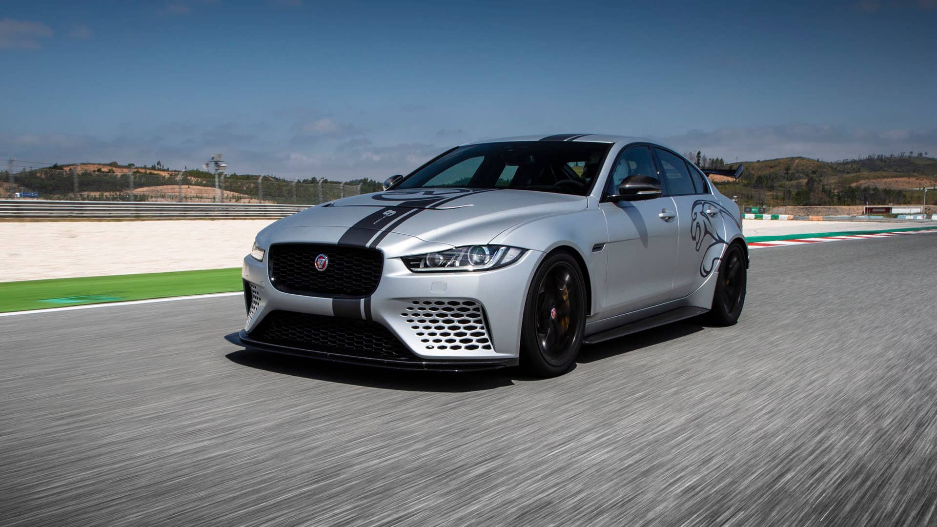2019 Jaguar XE SV Project 8